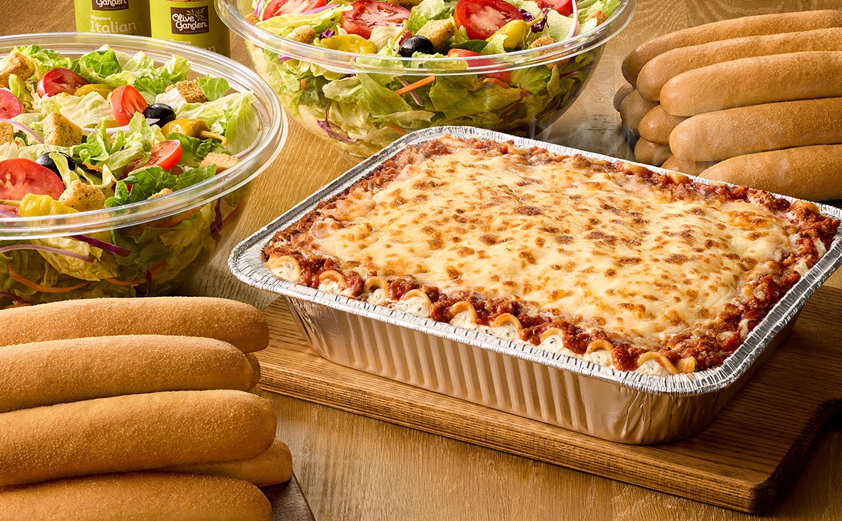 Olive Garden Large Family Lasagna Bundle (Serves 12)