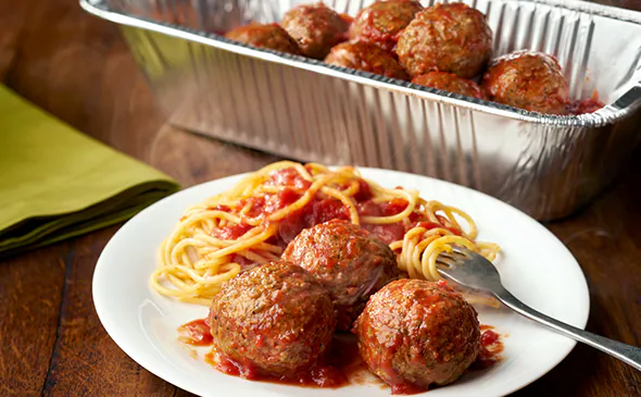 Classic Italian meatballs recipe served with marinara sauce serves 4 to 6 people